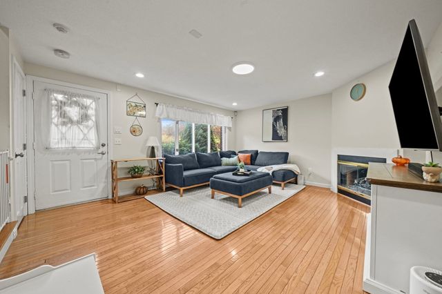 17 Scotty Hollow Dr A, Chelmsford, MA 01863