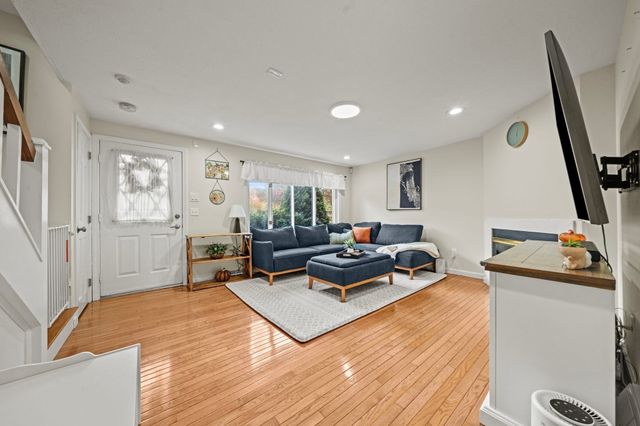 17 Scotty Hollow Dr A, Chelmsford, MA 01863