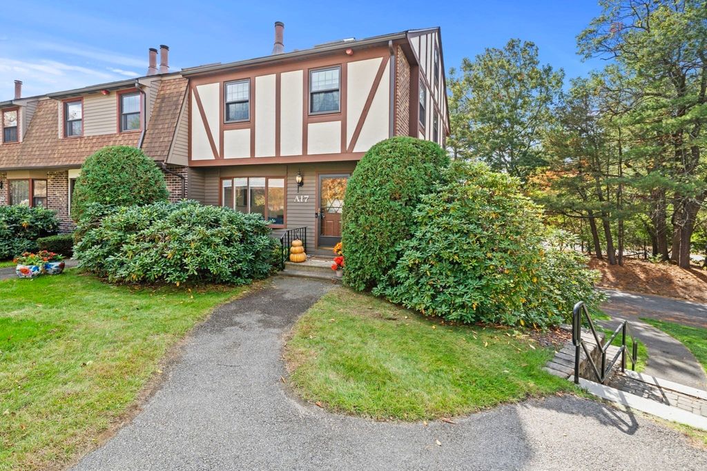 17 Scotty Hollow Dr A, Chelmsford, MA 01863