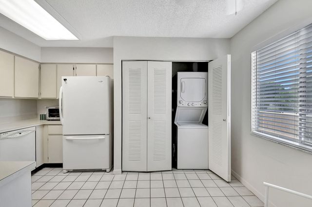 7185 Huntington Lane 301, Delray Beach, FL 33446