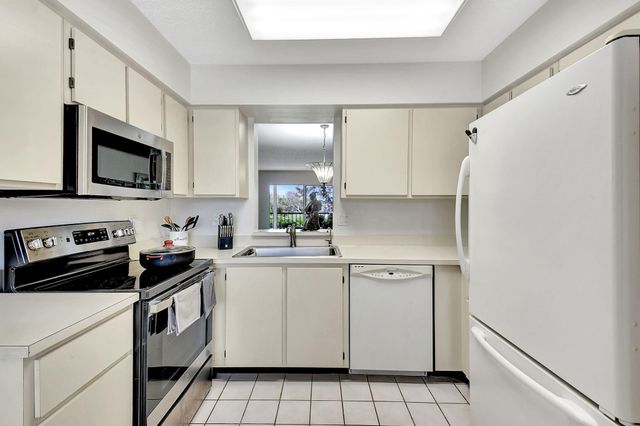 7185 Huntington Lane 301, Delray Beach, FL 33446