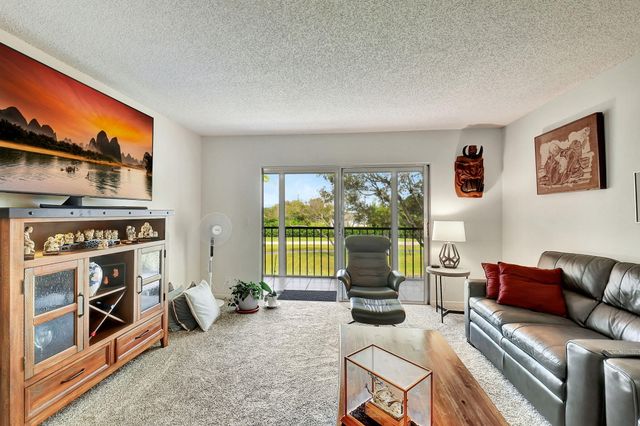 7185 Huntington Lane 301, Delray Beach, FL 33446