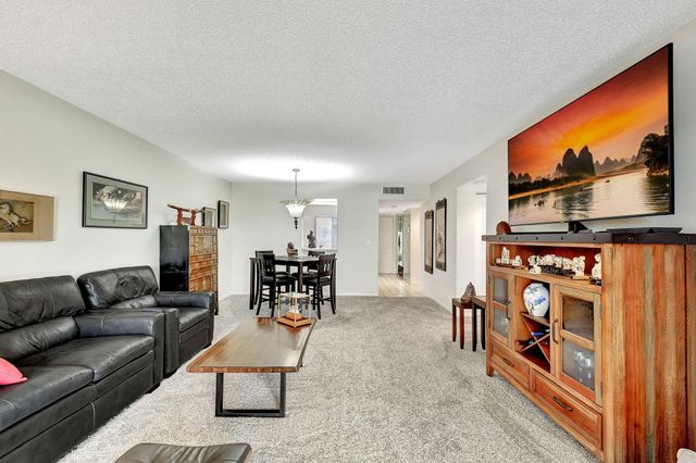 7185 Huntington Lane 301, Delray Beach, FL 33446