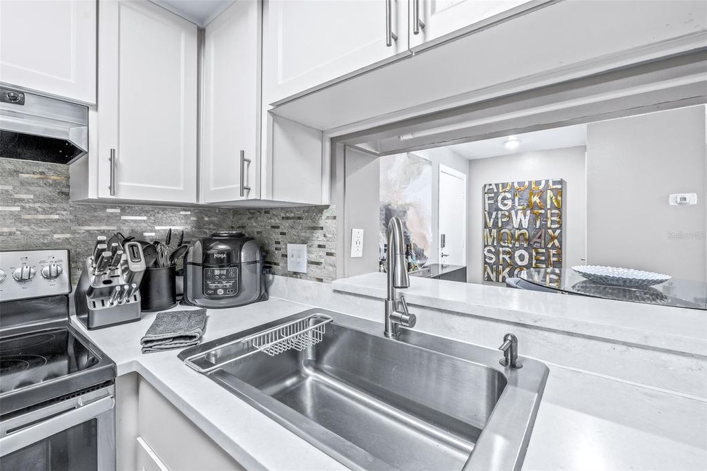 Image 14 of property listing at 4405 W FAIR OAKS AVENUE 11, Tampa, FL 33611