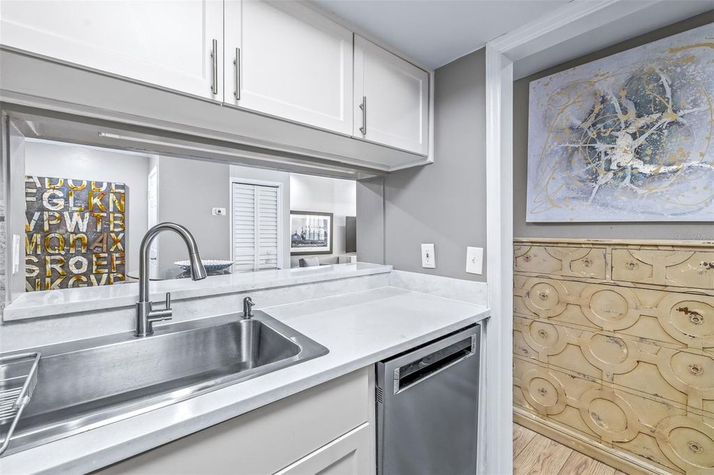 Image 15 of property listing at 4405 W FAIR OAKS AVENUE 11, Tampa, FL 33611