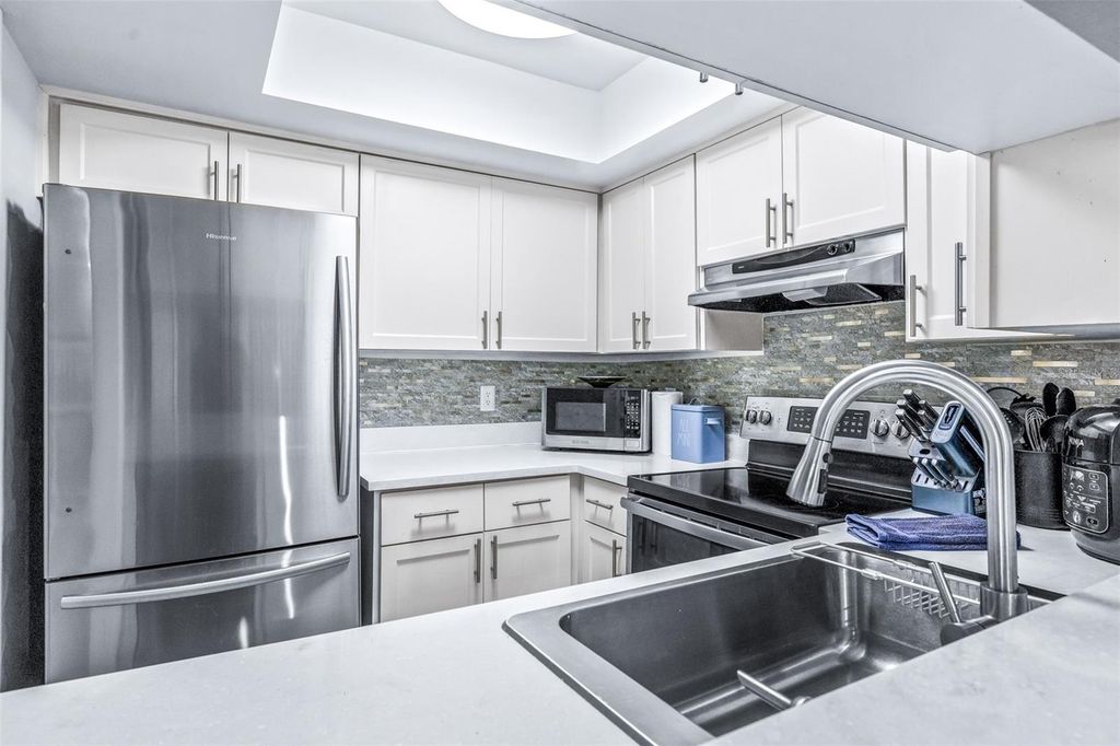 Image 16 of property listing at 4405 W FAIR OAKS AVENUE 11, Tampa, FL 33611