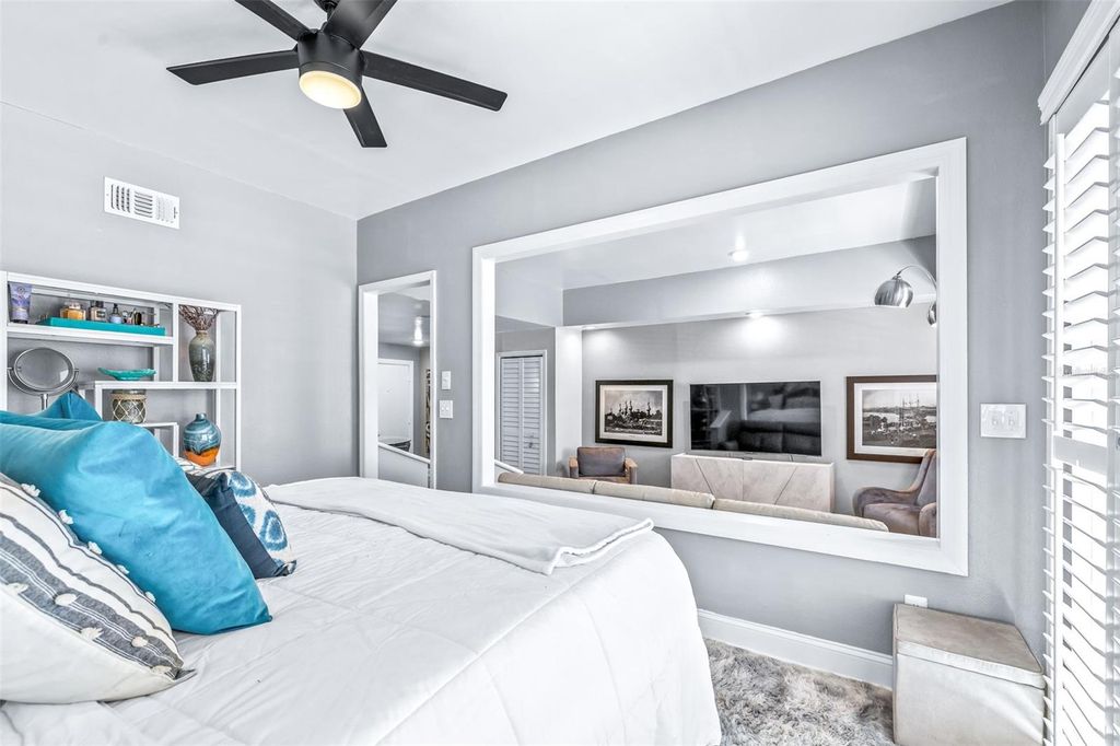 Image 18 of property listing at 4405 W FAIR OAKS AVENUE 11, Tampa, FL 33611