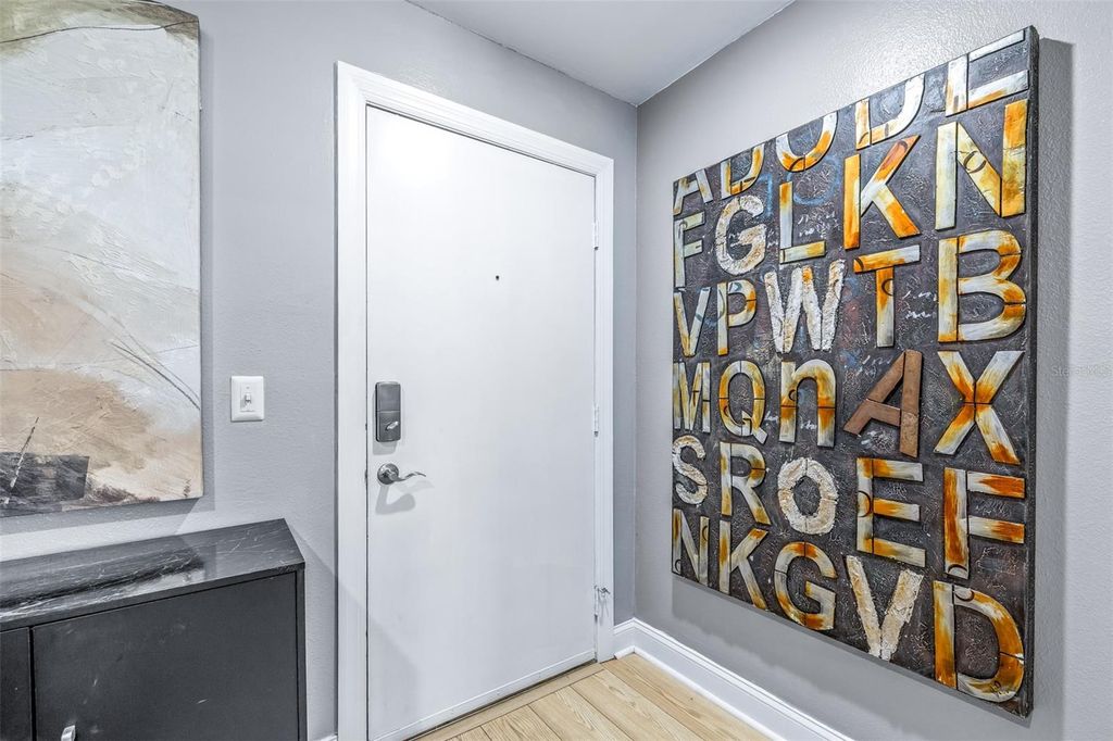 Image 3 of property listing at 4405 W FAIR OAKS AVENUE 11, Tampa, FL 33611