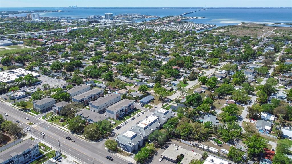 Image 29 of property listing at 4405 W FAIR OAKS AVENUE 11, Tampa, FL 33611