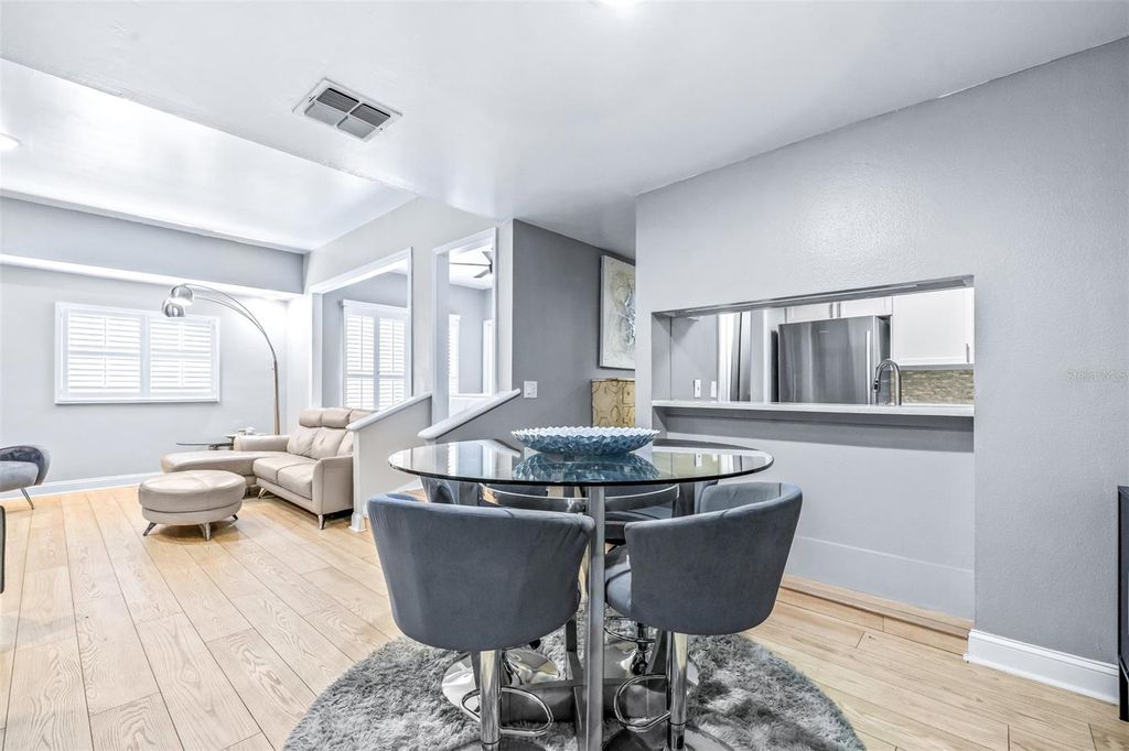 Image 4 of property listing at 4405 W FAIR OAKS AVENUE 11, Tampa, FL 33611