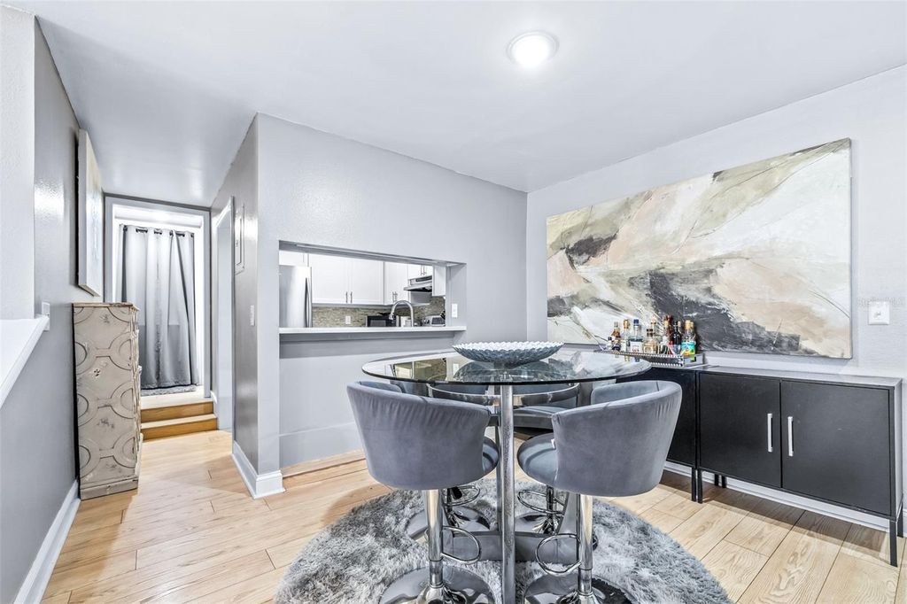 Image 6 of property listing at 4405 W FAIR OAKS AVENUE 11, Tampa, FL 33611