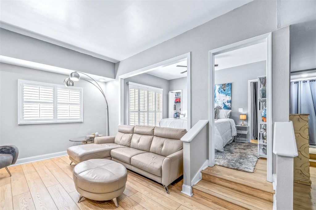 Image 9 of property listing at 4405 W FAIR OAKS AVENUE 11, Tampa, FL 33611