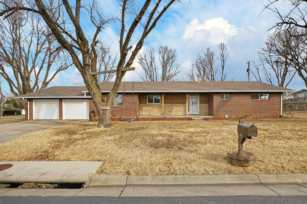 2754 W 3rd Ave, El Dorado, KS 67042