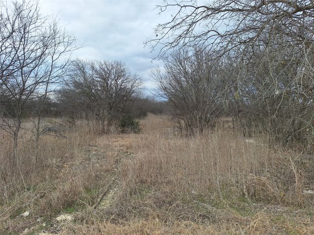 303 Creekwood Drive, Blum, TX 76627