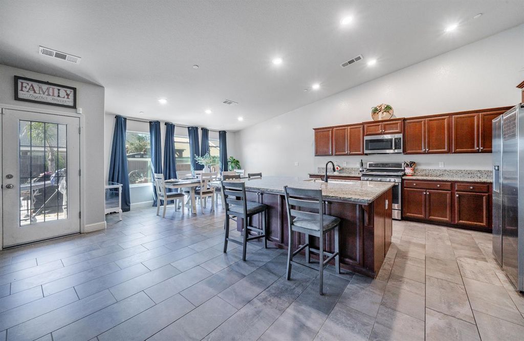 Image 10 of property listing at 3133 4th Street, Sanger, CA 93657