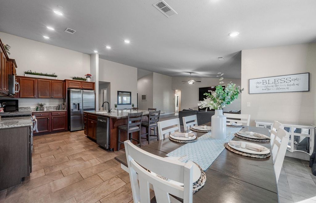 Image 11 of property listing at 3133 4th Street, Sanger, CA 93657