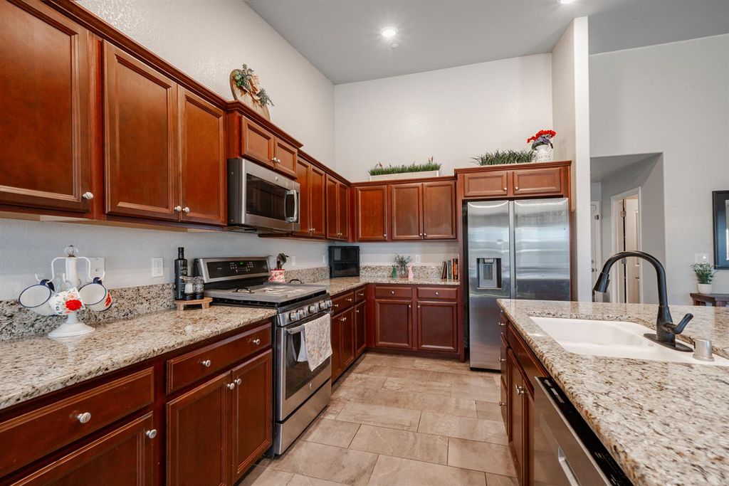 Image 13 of property listing at 3133 4th Street, Sanger, CA 93657