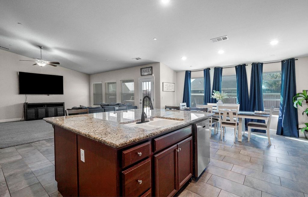 Image 15 of property listing at 3133 4th Street, Sanger, CA 93657