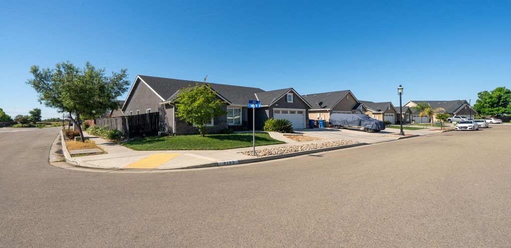 Image 2 of property listing at 3133 4th Street, Sanger, CA 93657