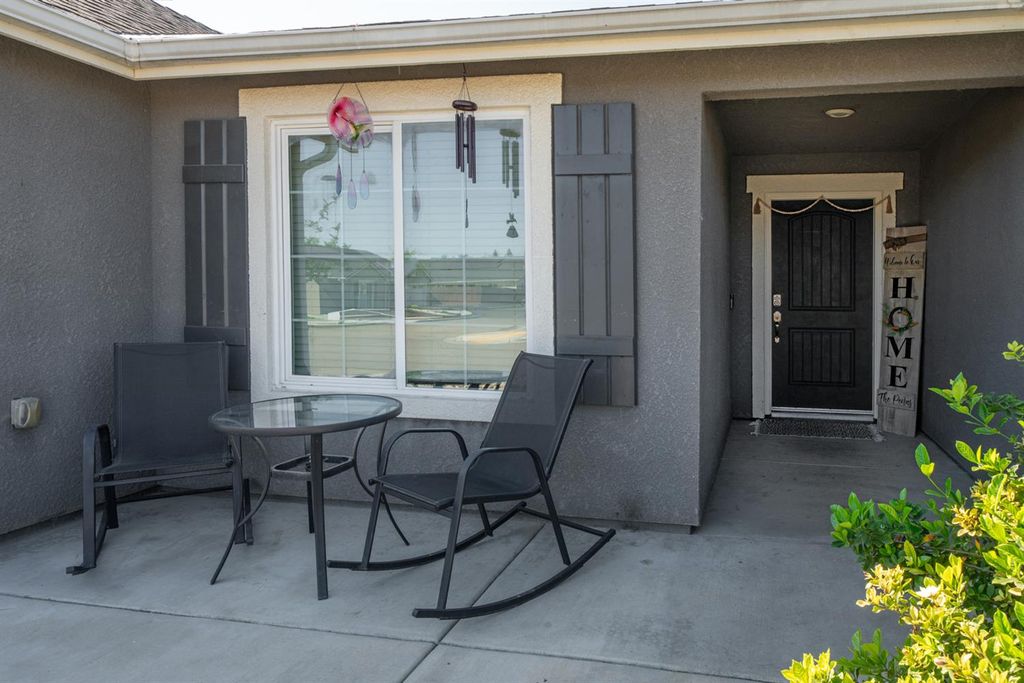 Image 4 of property listing at 3133 4th Street, Sanger, CA 93657