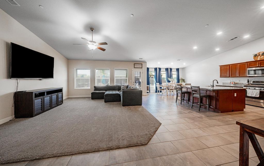 Image 6 of property listing at 3133 4th Street, Sanger, CA 93657