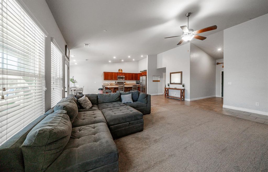 Image 8 of property listing at 3133 4th Street, Sanger, CA 93657