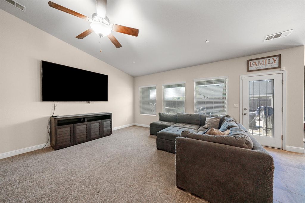 Image 9 of property listing at 3133 4th Street, Sanger, CA 93657