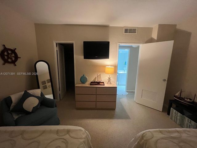 3801 S Ocean Drive 2D, Hollywood, FL 33019