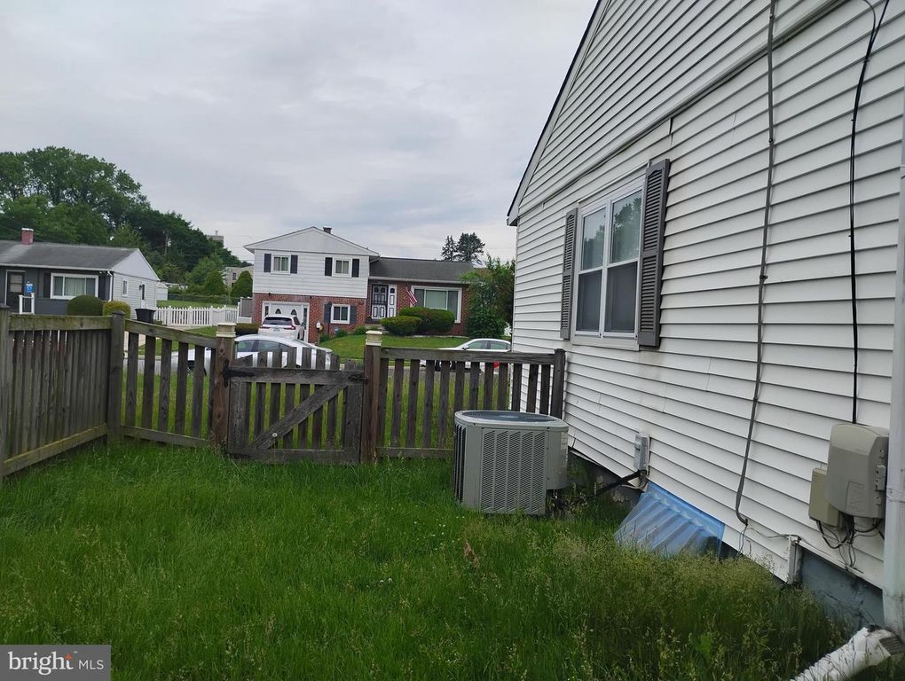 Image 6 of property listing at 3733 CORONADO RD, Baltimore, MD 21244