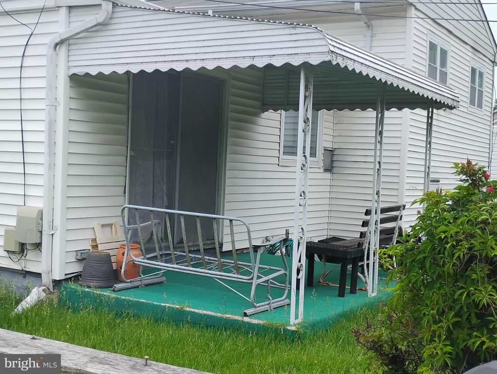 Image 8 of property listing at 3733 CORONADO RD, Baltimore, MD 21244