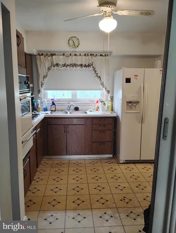 Image 9 of property listing at 3733 CORONADO RD, Baltimore, MD 21244