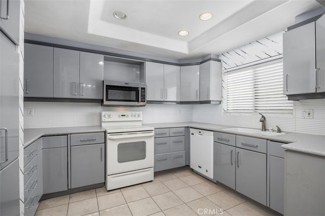 17818 Villamoura, Poway, CA 92064