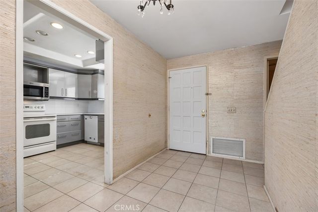 17818 Villamoura, Poway, CA 92064