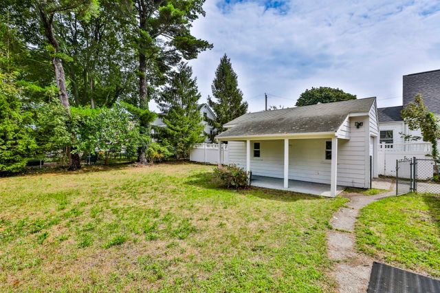 244 Palmer St, Quincy, MA 02169