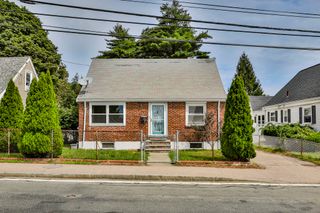 244 Palmer St, Quincy, MA 02169