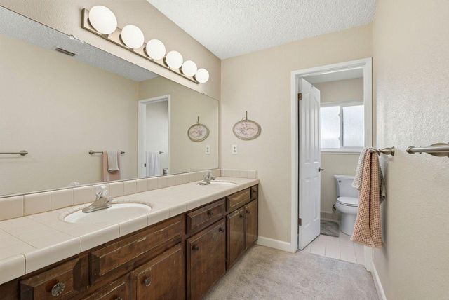 9130 Rancho Dr, Elk Grove, CA 95624