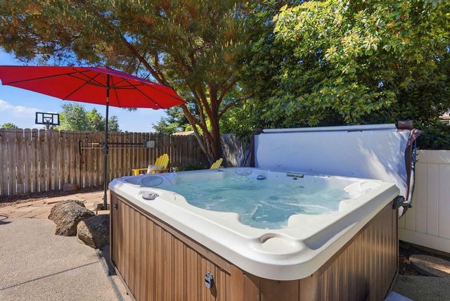 9130 Rancho Dr, Elk Grove, CA 95624