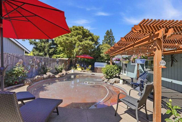 9130 Rancho Dr, Elk Grove, CA 95624