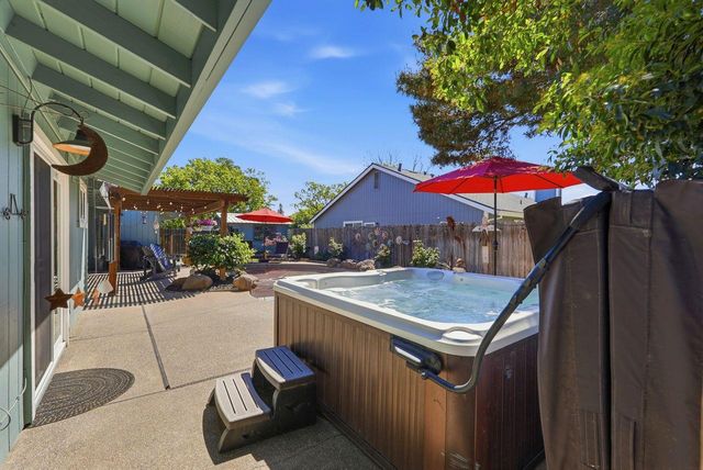 9130 Rancho Dr, Elk Grove, CA 95624