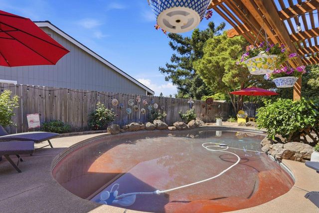 9130 Rancho Dr, Elk Grove, CA 95624