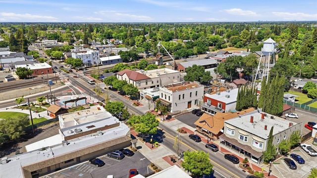 9130 Rancho Dr, Elk Grove, CA 95624