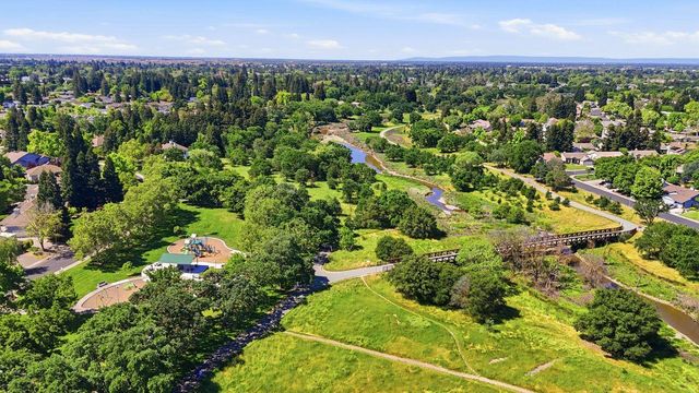 9130 Rancho Dr, Elk Grove, CA 95624