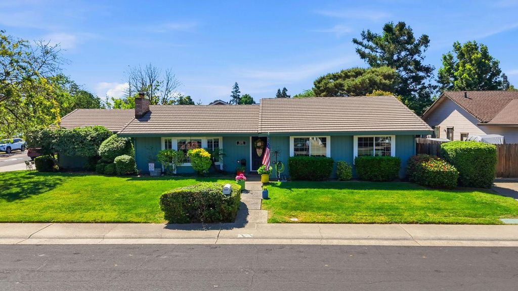 9130 Rancho Dr, Elk Grove, CA 95624