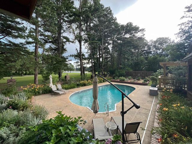 33 Club Manor Road, Maumelle, AR 72113