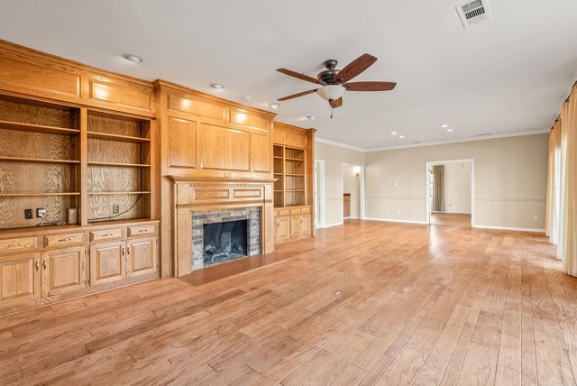 33 Club Manor Road, Maumelle, AR 72113