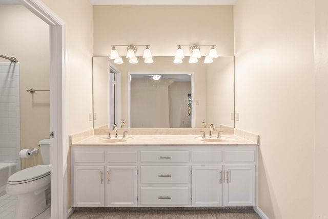 33 Club Manor Road, Maumelle, AR 72113