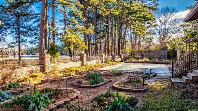 33 Club Manor Road, Maumelle, AR 72113