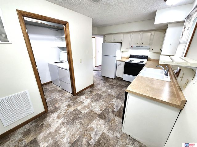 5515 S 42nd Street Court, Lincoln, NE 68516