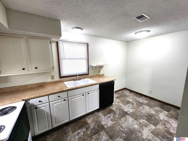 5515 S 42nd Street Court, Lincoln, NE 68516