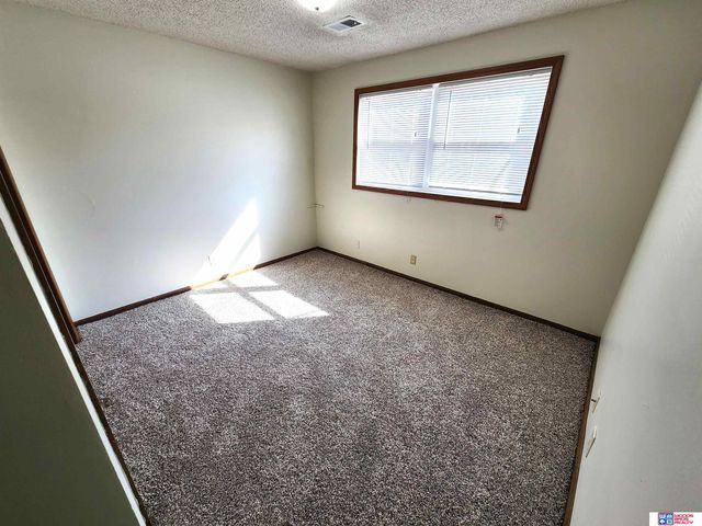 5515 S 42nd Street Court, Lincoln, NE 68516